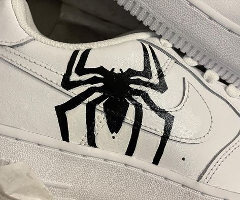 Drawing On Air Force 1, Spiderman Air Force 1, Shoe Painting Ideas Nike, Custom Air Force 1 Ideas, Customized Air Force 1, Spiderman Aesthetic, Spiderman Stuff, Painted Nikes, Shoe Painting