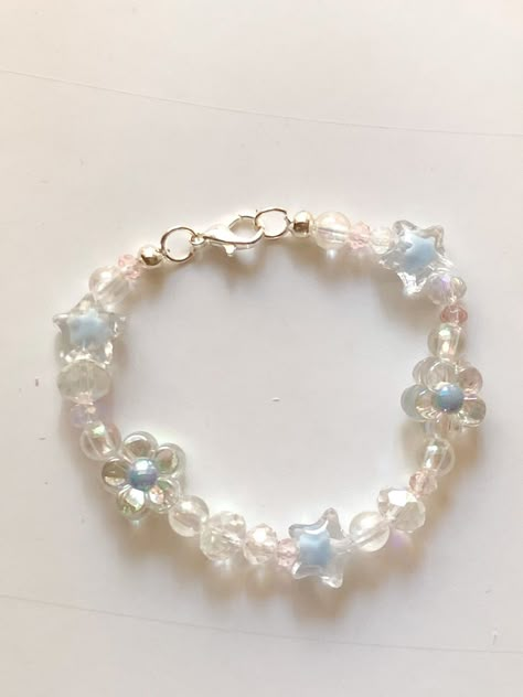 Coquette Beaded Bracelet, Beads Bracelet Design Aesthetic, Bead Bracelets Aesthetic, Beads Bracelets Aesthetic, Bead Bracelet Design Ideas, Aesthetic Beaded Bracelets, Aesthetic Bead Bracelet, Bracelet Ideas Aesthetic, Beaded Bracelet Aesthetic