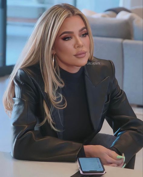 Khloe Kardashian Makeup, Khloe Hair, Estilo Khloe Kardashian, Khloe Kardashian Outfits, Khloe Kardashian Hair, Khloe Kardashian Style, Khloe Kardashian Photos, Just Living Life, Kloe Kardashian