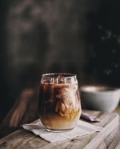 Iced Coffee Photography, Coffee Shop Photography, Shop Photography, Coffee Shop Aesthetic, Coffee Wallpaper, Coffee Pictures, Ice Coffee, Coffee Photography, Coffee Coffee Coffee