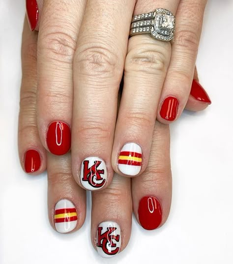 Kc Chiefs Nails Manicures, Kanas City Chiefs Nails, Kansas City Chiefs Super Bowl Party, Kc Chiefs Nails Simple, Chiefs Super Bowl Decorations, Kansas City Chiefs Nail Art, Nfl Nail Designs, Super Bowl Nails Chiefs, Kansas City Nails