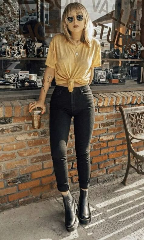 Comfy Jeans Outfit, Edgy Summer, Black And White Outfit, Look Festival, Summer Trends Outfits, Cool Summer Outfits, Cool Looks, Tomboy Outfits, Cooler Look