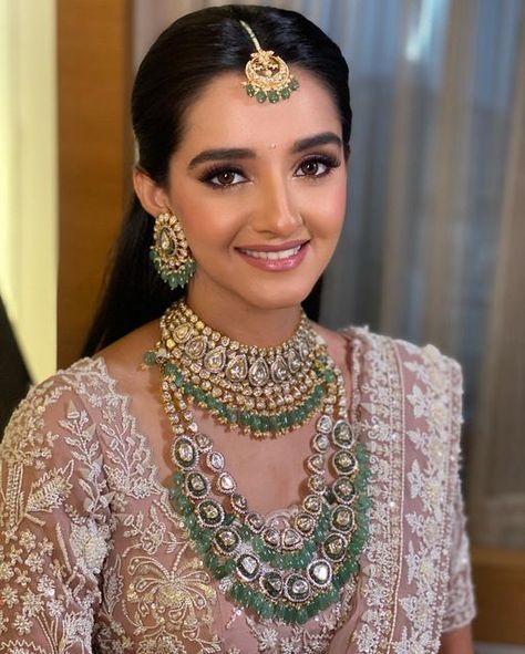 Jewellery Guide, Gujarati Bride, Indian Brides Jewelry, Necklace Women Gold, Women Gold Chain, Indian Wedding Makeup, Bride Hairstyle, Bridal Jewellery Inspiration, Kundan Jewellery Bridal