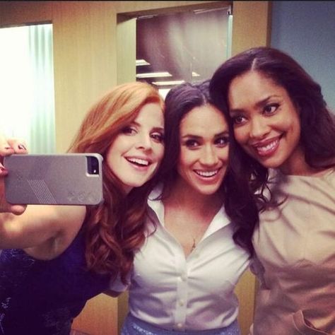 Donna, Rachel and Jessica Suits Cast, Suits Serie, Donna Harvey, Circle Pictures, Meghan Markle Suits, Suits Tv Series, Suits Tv Show, Specter Suits, Jessica Pearson