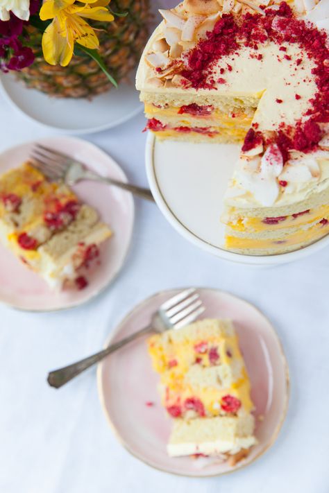 Passion Fruit Layer Cake, Passion Fruit Coconut Cake, Coconut Passion Fruit Cake, Fruit Cake Flavors, Passionfruit Cake Recipe, Coconut Passionfruit Cake, Cute Fruit Cake, Passion Fruit Cake Recipe, Fruit Flavored Cakes