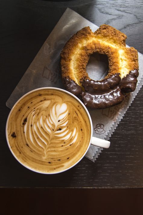 This Is Me Coffee Latte Art, Café Mocha, Coffee And Donuts, Coffee Photography, Coffee Coffee Coffee, Chocolate Tea, Coffee Chocolate, First Coffee, About Coffee