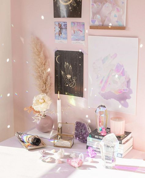 Cute Altar Ideas, Pastel Witch Bedroom, White Witch Aesthetic Bedroom, Witchy Vibes Bedroom, Crystal Themed Bedroom, Room With Crystals, Spiritual Office, Crystal Office, Tarot Space