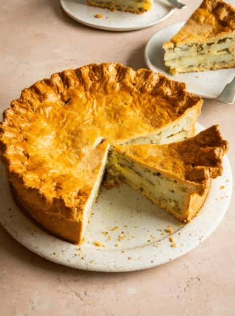 Hairy Bikers Recipes, Pizza Chiena, Cheese And Onion Pie, Easter Pie, Onion Pie, Easy To Make Breakfast, Savoury Pies, Pies Recipes, Easter Brunch Food