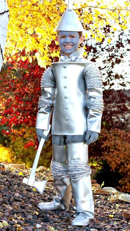 DIY Tin Man Costume from Wizard of Oz ~ great tutorial Diy Tin Man, Diy Tin Man Costume, Tin Man Halloween Costume, Tin Man Costume, Diy Costumes Men, Tin Man Costumes, Wizard Of Oz Play, Wizard Of Oz Halloween, Wizard Of Oz Costumes