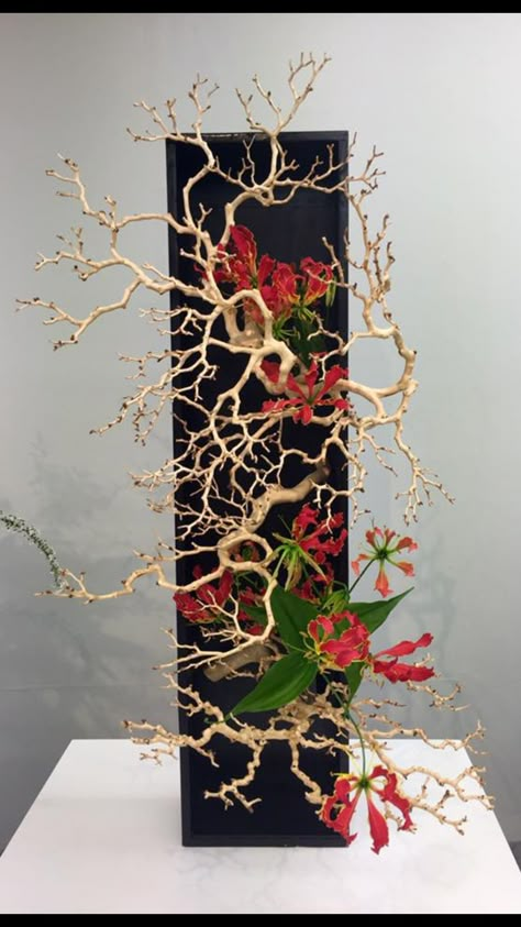 Takken Decor, فن النسيج, Contemporary Flower Arrangements, Floral Art Arrangements, Sogetsu Ikebana, Floral Art Design, Ikebana Flower Arrangement, Ikebana Arrangements, Deco Nature