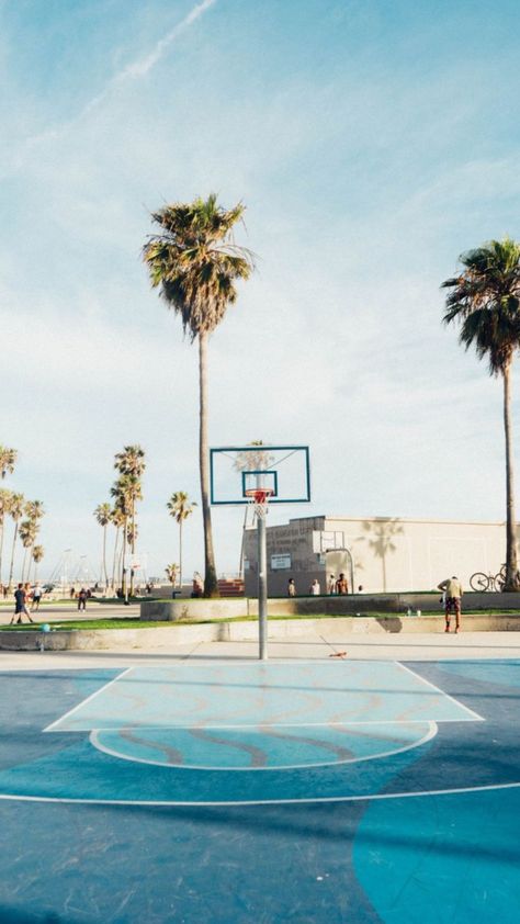 like if you love basketball Beach Basketball, Los Angeles Wallpaper, Basketball Aesthetic, Basketball Background, Basketball Wallpapers, Ball Aesthetic, Basketball Courts, Bola Basket, Basketball Photography