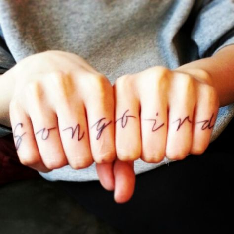 Songbird tattoo #knuckles #tattoo #songbird #feminine #script #propheticsinger #singyoursong #yolo ;) Tattoos Bible, Best Hand Tattoos, Songbird Tattoo, Knuckles Tattoo, Tattoos Nature, Tattoos Floral, Bible Verse Tattoos, Verse Tattoos, Knuckle Tattoos