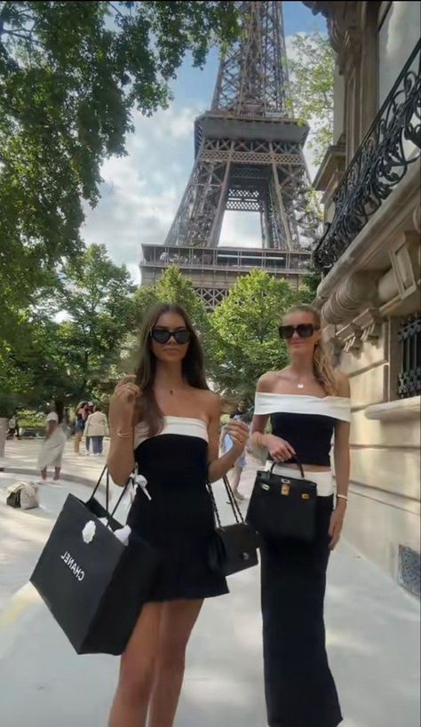 French Street Style, Corporate Baddie, French Street, Skandinavian Fashion, Super Rich Kids, Paris Aesthetic, Rich Lifestyle, Luxury Lifestyle Dreams, Paris Outfits