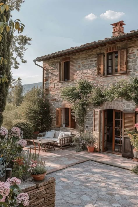 Toscana House, Tuscany House, Italy House, Tuscan House, Countryside House, Mediterranean Homes, Stone Houses, French Farmhouse, Dream House Exterior