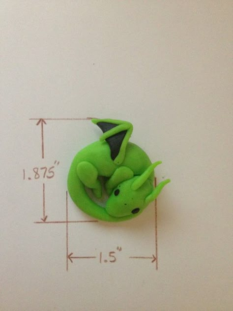 Plastic Fou, Polymer Clay Dragons, Crea Fimo, Clay Dragons, Polymer Clay Dragon, Clay Dragon, Polymer Clay Figures, Green Clay, Polymer Clay Animals