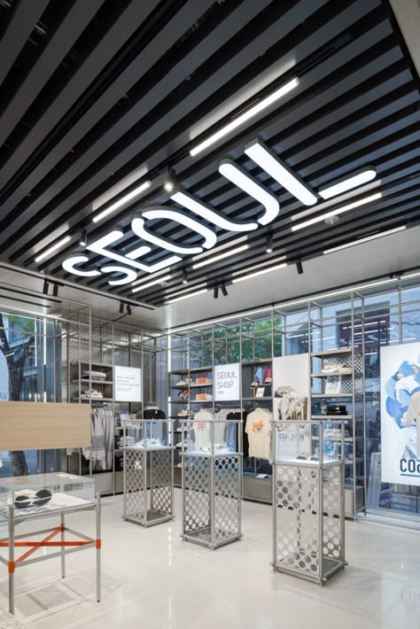 Korean Architecture, Adidas Store, Retail Interior Design, Coffee Shop Bar, Retail Design Blog, Retail Interior, Retail Store Design, Merchandising Displays, Traditional Korean