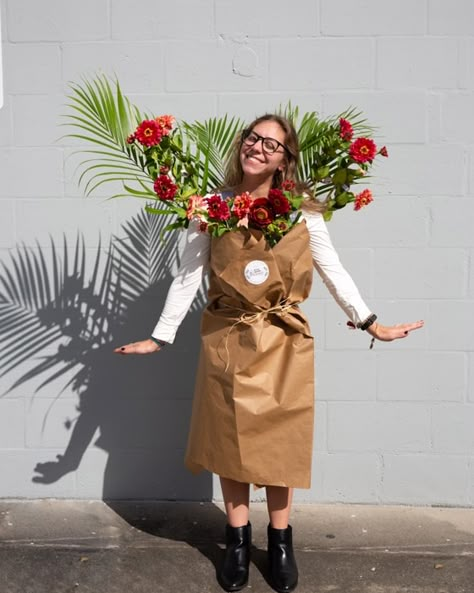 Salad Halloween Costumes, Bouquet Of Flowers Halloween Costume, Funny Creative Halloween Costumes Diy, Crafty Costume Ideas, Woman Flower Costume, Couples Halloween Costume Family Friendly, Potted Plant Costume Diy, Halloween Costumes Nature, Flower Bouquet Halloween Costume