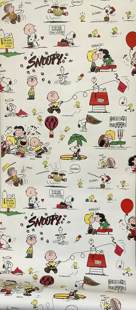 The Snoopy Show, Pediatric Wallpaper, Snoopy Crafts, Art Feature Wall, Clean Wallpaper, Wallpaper Clean, Snoopy Vintage, Peanuts Wallpaper, Yard Wall