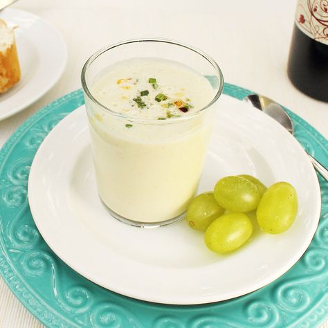 White Gazpacho Recipe, Soups For Summer, White Gazpacho, Cold Recipes, Cold Soups, Gazpacho Recipe, Curry Stew, Cold Soup, Mexican Spanish