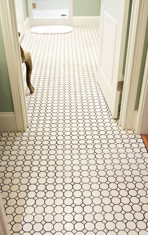 Mosaic Bathroom Floor, Classic Bathroom Tile, Bathroom Floor Tile Ideas, Floor Tile Ideas, Tile Decoration, Restroom Remodel, Patterned Bathroom Tiles, Bathroom Floor Tile, Vintage Style Bathroom