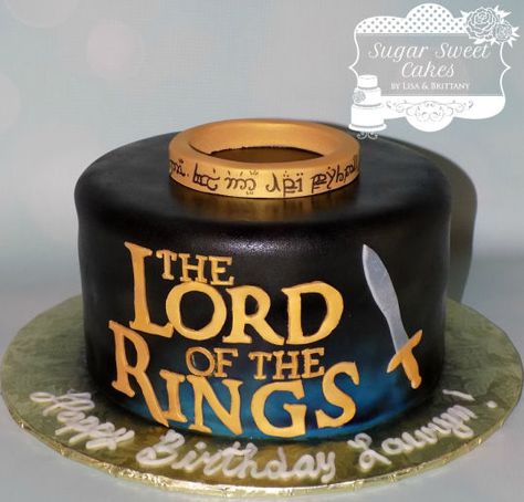 Lord Of The Rings Cake, Hobbit Cake, Blackberry Cake Recipe, Earth Cake, Cake Decorating Kit, Blackberry Cake, 21st Cake, Ring Cake, Book Cake