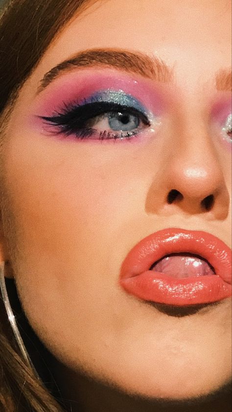 80s Makeup Colorful, 80s Disco Makeup Looks, 80s Disco Party Makeup, 80s Makeup Inspiration, Roller Disco Makeup, 70s Theme Makeup, 80s Makeup Prom, 80s Glitter Makeup, Retro Disco Makeup