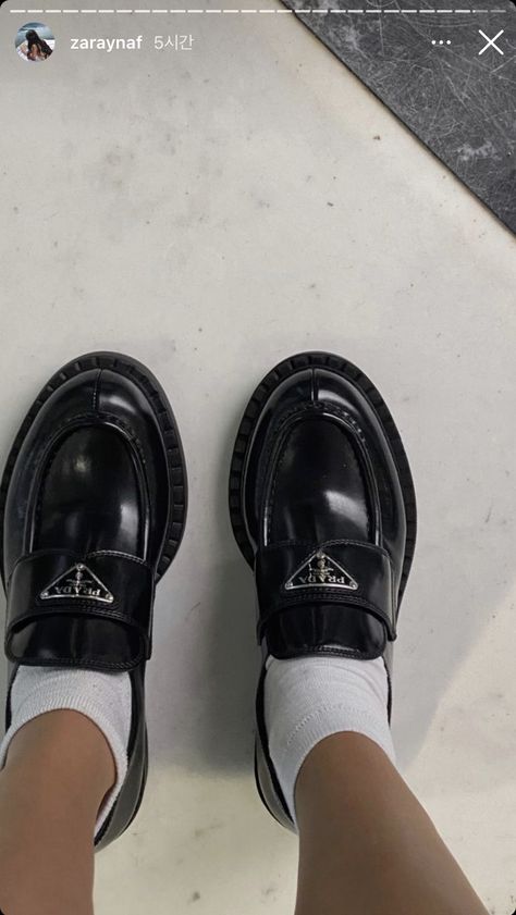 Loafers Aesthetic, Prada Style, Loafers Fashion, Prada Loafers, Shoes Ideas, Shoes Prada, White Socks, Aesthetic Shoes, Black Loafers