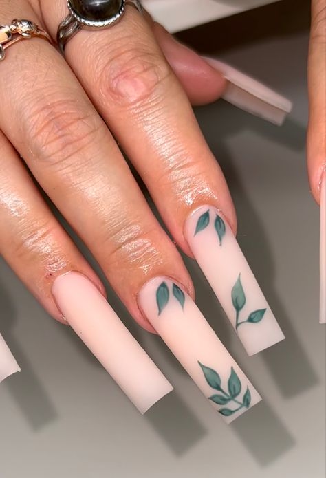 Vines On Nails, Vine Acrylic Nails, Vine Nails Designs, Plant Inspired Nails, Green Leaves Nails, Nails With Vines, Vine Nail Designs, Leaf Acrylic Nails, Green Leaf Nails