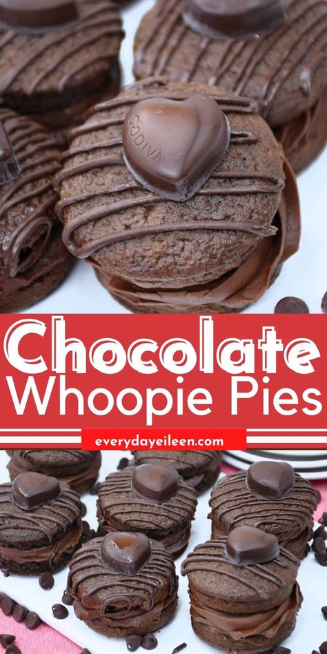 Pies With Chocolate, Fall Sweet Treats, Whoopi Pies, Football Treats, Valentine Dessert, Whoopie Pie Recipe, Chocolate Whoopie Pies, Pumpkin Whoopie Pies, American Chocolate