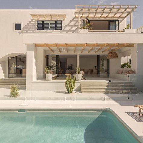 Kelle Howard, Mediterranean Aesthetic, Beach House Exterior, Dream Beach Houses, Modern Beach House, Casa Exterior, Beach House Design, Modern Beach, Dream House Exterior