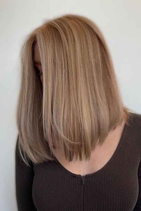 25 Stunning Dirty Blonde Hair Ideas For 2024 Dirt Blonde Hair, Dirt Blonde Hair Color, Short Strawberry Blonde, Short Strawberry Blonde Hair, Strawberry Brunette, Ashy Highlights, Dirty Blonde Hair Ideas, Dishwater Blonde, Dirty Blonde Hair Color