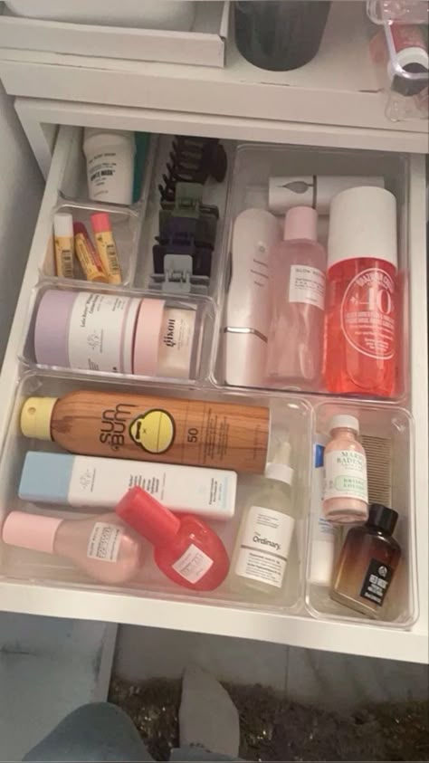 Skincare Drawer, Skincare Routine And Products, Rangement Makeup, Vanity Inspo, Beauty Room Vanity, Drunk Elephant Skincare, Dream Vanity, Makeup Drawer Organization, Makeup Drawer