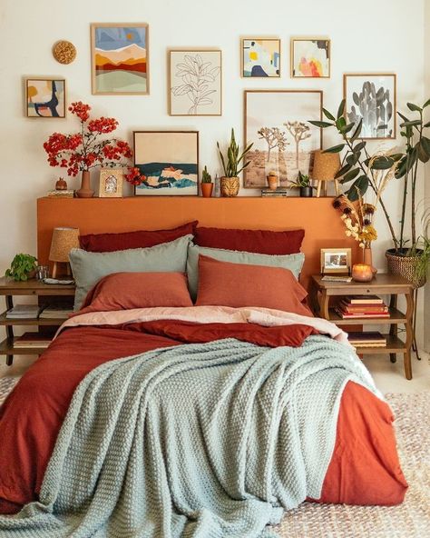 Home Decor Bedroom Modern, Boho Retro Apartment, Boho Men Living Room, Light Blue Bohemian Living Room, Desert Boho Bedroom Ideas, Interior Inspiration 2023, Multi Rug Bedroom, Opal House Bedroom, Boho Bedroom White Bedding