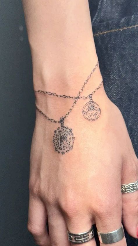 Chain Bracelet Tattoo Wrist, Necklace Hand Tattoo, Simple Wrist Wrap Tattoos For Women, Small Arm Band Tattoo, Banded Tattoos, Arm Jewelry Tattoo, Top Of The Wrist Tattoos, Symmetrical Arm Tattoos, Small Inner Wrist Tattoo