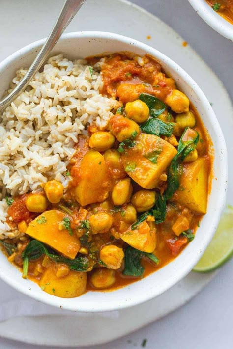 Caribbean chickpea and potato curry or chana aloo masala is a healthy vegan curry typically served over rice. It's a family-friendly recipe, so easy to make, and ready in under half an hour! Chana Aloo, Potato Chickpea Curry, Chickpea And Potato, Chickpea And Potato Curry, Aloo Masala, Vegan Chickpea Recipes, Potato Chickpea, Curry Recipes Vegetarian, Chickpea Curry Recipe