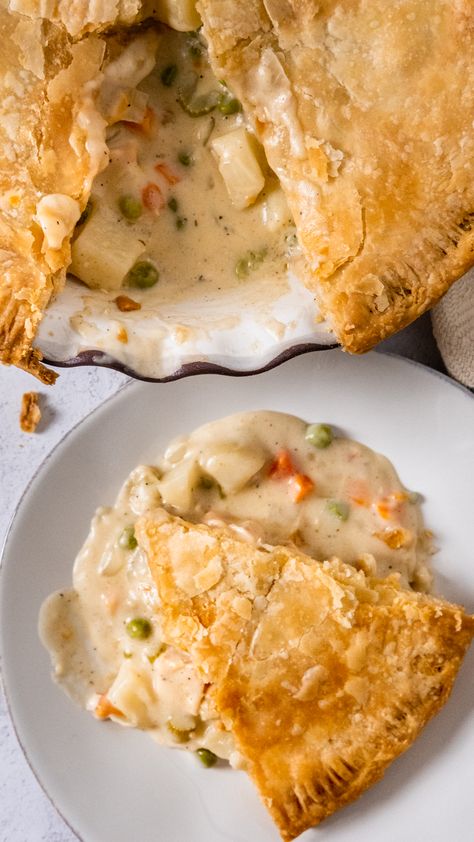 Low Carb Chicken Pot Pie, Pot Pie With Puff Pastry, Pie With Puff Pastry, Easy Chicken Pot Pie Recipe, Creamy Chicken Pot Pie, Best Chicken Pot Pie, Puff Pastry Recipe, Homemade Chicken Pot Pie, Chicken Pot Pie Recipe