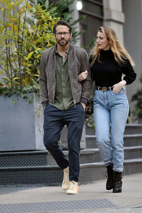 Ryan Reynolds Style, G Eazy Style, Casual Shirts Outfit, Couple Photoshoot Outfits, Blake Lively And Ryan Reynolds, Blake And Ryan, Dad Fashion, Mens Trendy Outfits, City Outfits