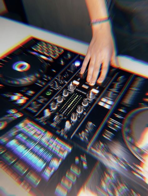 House Music Aesthetic, 10 Year Class Reunion, Jockey Aesthetic, Edm Aesthetic, Max Fewtrell, Meaningful Friendship Quotes, God Is A Dj, Dj Techno, Club Photography