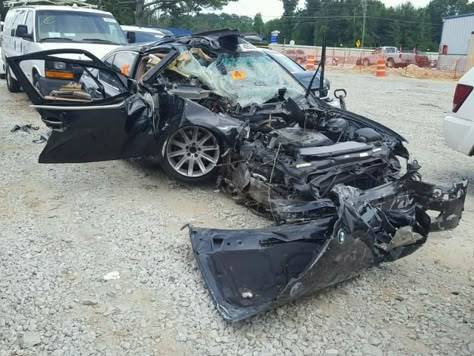 #2006 #bmw #750i #e65 #bmwe65 #e65750 #750 #7series #bmw7series #totaled #scrap #salvage #partout #destroyed #itsdeadjim #bmwgraveyard #wrecked #wreckedbmw #lasvegas #bio #biohazard