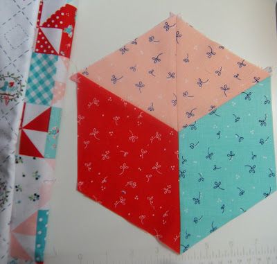 Life in the Scrapatch: Easy Tumbling Blocks ~ Free Tutorial Quilt Basics, Tumbling Block Quilt, Tumbling Blocks Pattern, Tumbling Blocks Quilt, Black And White Quilt, Free Quilt Tutorials, Lattice Quilt, Embroidery Sashiko, Tumbling Blocks