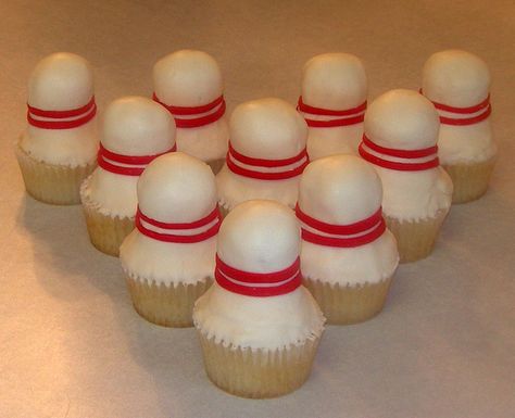 Bowling Pin Cupcakes Bowling Party Cupcakes, Bowling Cupcakes, Diy Bowling, Crazy Cupcakes, Cool Cupcakes, Star Wars Cupcakes, Cupcake Cones, Bowling Birthday, Party Cupcakes