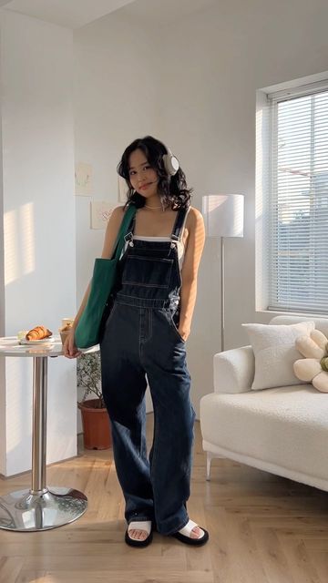 Overalls Tank Top Outfit, Overall Style Outfits, Outfits With Denim Overalls, Dark Wash Overalls Outfit, Denim On Denim Summer Outfit, Overall Denim Outfits, Denim Overalls Outfit Aesthetic, Black Overall Outfit, Overall Pants Outfit