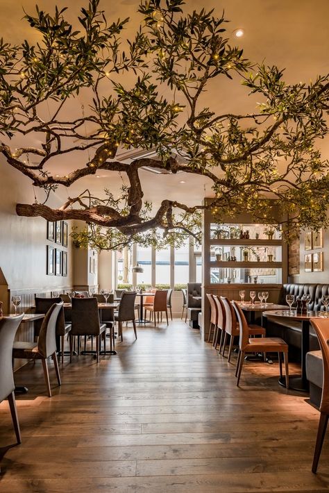 Restaurant Design Inspiration, Tree Restaurant, Drawing Room Decor, Decoration Restaurant, Coffee Shops Interior, Modern Restaurant, Bar Design Restaurant, Cafe Interior Design, Coffee Shop Decor