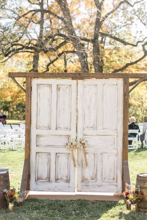 Vintage Old Door Wedding Backdrops #weddings #weddingideas #rusticweddings #weddinginspiration #countrywedding Barn Door Wedding, Floor Dancing, Ceremony Backdrop Outdoor, Ceremony Entrance, Diy Outdoor Weddings, Door Backdrops, Wedding Doors, Rustic Wedding Ceremony, Wedding Ceremony Ideas