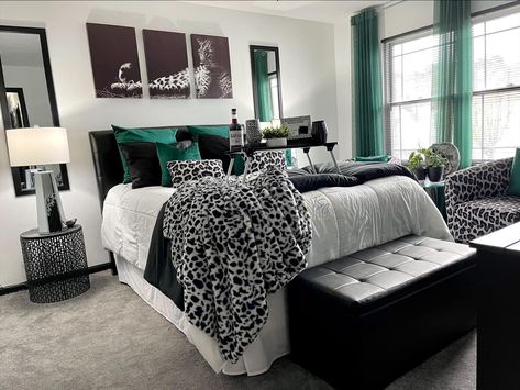 Emerald Green And Black Bedroom Decor, Emareld Green Bedroom Ideas, Accent Color For Grey Bedroom, Dark Gray Home Decor, Emerald Green Black And White Bedroom, Emerald Green And Leopard Bedroom, Bedroom Ideas For Women In 30's Classy, Emerald Green And Black Bedroom Ideas, Emerald Green Master Bed