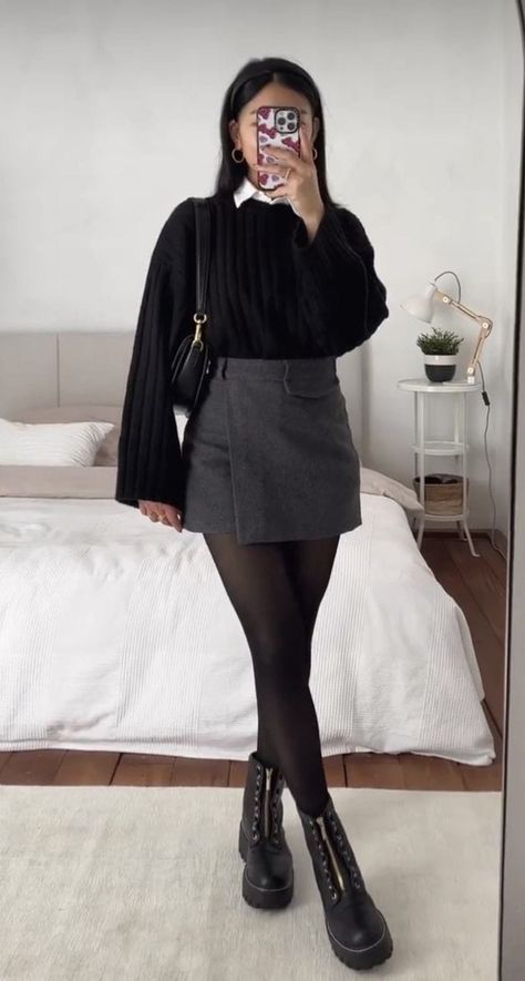 Classic Romantic Style Outfit, 6th Form Outfits, Corp Goth, Rok Outfit, Sixth Form, Fashion Outfits Casual, Winter Fashion Outfits Casual, Cold Outfits, Everyday Fashion Outfits