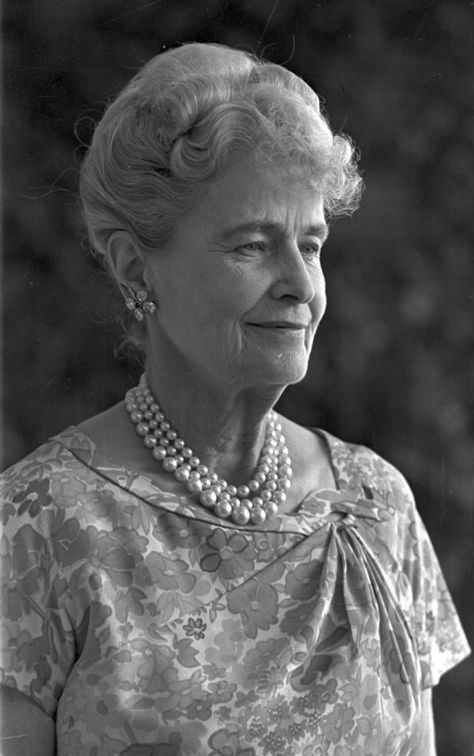 Marjorie Merriweather Post American Heiress, Marjorie Post, Dina Merrill, Hillwood Estate, Marjorie Merriweather Post, Barbara Hutton, Post Jewelry, Luxury Island, Doris Duke