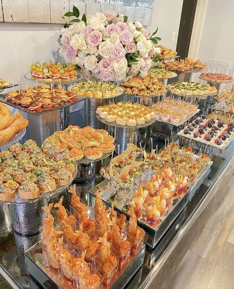 Catering Food Displays, Food Set Up, Seafood Buffet, Classic Campers, Lake House Food Ideas, Party Food Buffet, Food Buffet, Lake Food Ideas Summer, Lake Food Ideas