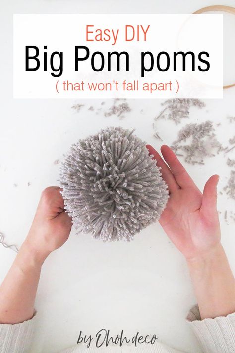 Fake Snowballs, Pompom Art, Large Pom Poms, Top Craft, Giant Yarn, Pom Crafts, Diy Pom Poms, Big Yarn, Pom Pom Rug