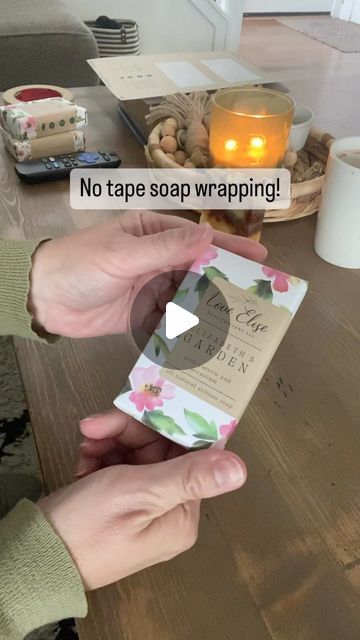 20K likes, 158 comments - loveelisesoapco pada May 4, 2023: "I just love wrapping these beauties.  #soappackaging #coldprocesssoap #shopsmall #smallbusiness #soap #allnatural #luxurysoaps". Cheap Soap Packaging Ideas, Soap Samples Packaging, Natural Soap Packaging Ideas, Soap Gift Box Ideas, Soap Packing Ideas, Organic Soap Packaging, Soap Wrapping Ideas, Bar Soap Packaging, Soap Packaging Ideas